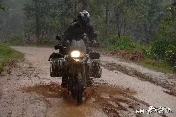 「摩旅騎者」把生命交給摩托,也交給同行的兄弟!