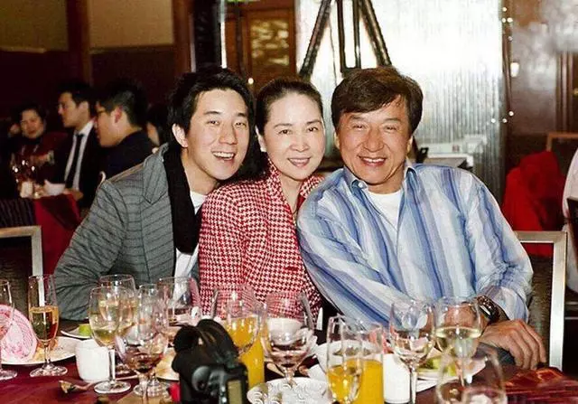成龍為妻子林鳳嬌慶生:中年以後才知道,老婆才是最珍貴的人