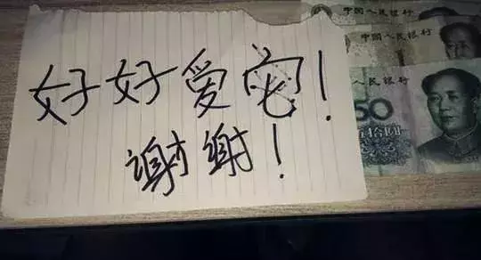 為了回家過年,就該拋棄狗狗嗎?農民工大哥的做法好暖心
