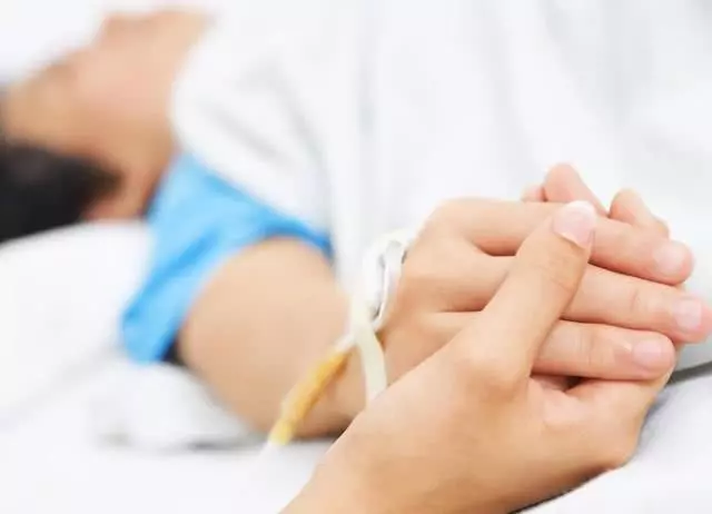 在女婿家帶孩子,每月沒有一分生活費,三年後他卻給了張返程票!