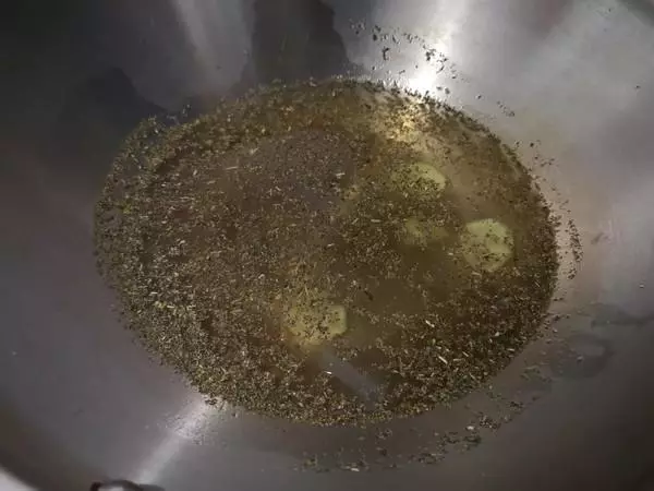 無論蒸什麼海鮮,千萬不要直接上鍋蒸!少了這2步,海鮮又老又腥