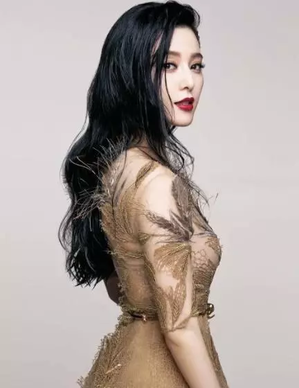 房祖名對范冰冰的稱呼,直接暴露她和成龍的關系,網友:關系好亂