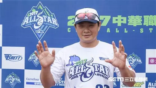 挑戰人氣王15連霸 恰恰給球迷決定