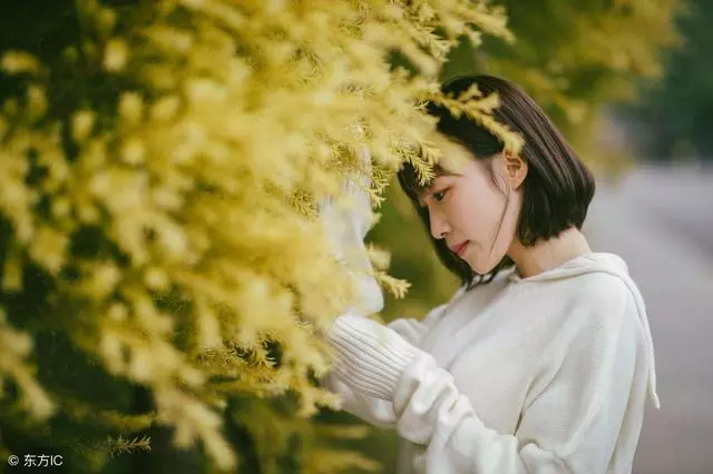 過年單位發兩萬年終獎,我偷偷給母親五千,隔天我的婚姻結束了