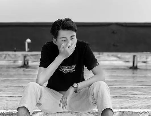 大媽把積蓄用在遊山玩水上,打死不給兒子拿首付,旅遊返回癱地