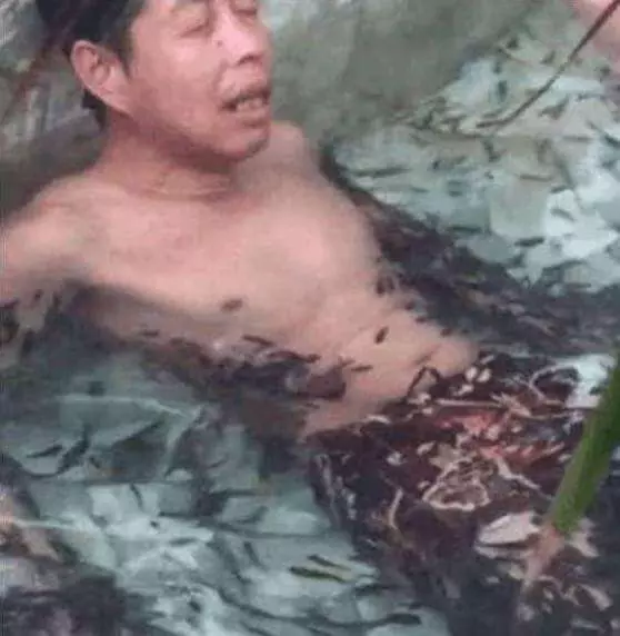 男子做魚療卻泡身體+尿尿 5分鐘後「全部魚都往生了」