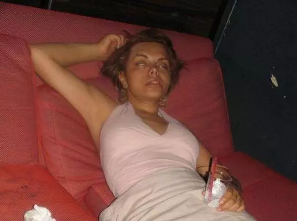 女人千萬不可以喝醉後果不堪設想這些妹子的下場是多麼悽慘再不看就要被刪除了 !
