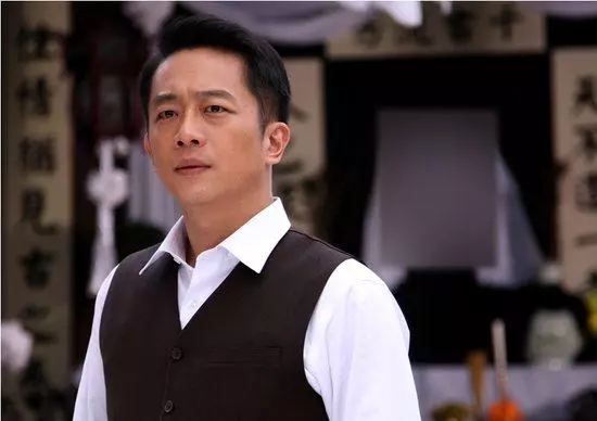 本土劇一哥「陳昭榮」近況曝光!50歲的他滿身大汗搬貨,不演八點檔竟「改行跑去做....」!