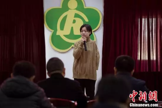 獨臂女孩從小被棄... 好心奶奶「拾荒養育25年」成田徑選手 她祈求上天「時間慢一點」眾人全淚目