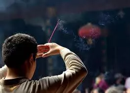 香爐裡面的香灰滿了要怎樣做?得道高僧教你,這樣才會功德圓滿!