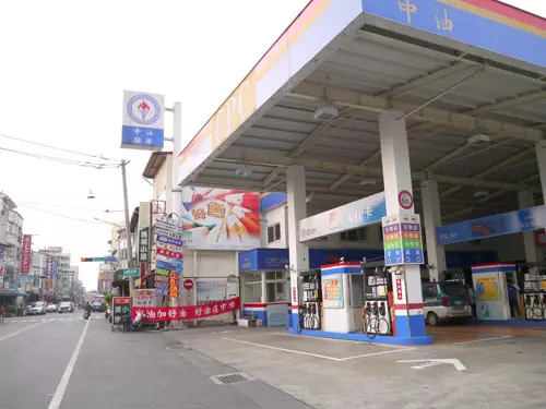 加油時不要再跟員工說「95加滿」了!工讀生私下爆料「這樣加」才能省下千元大鈔!