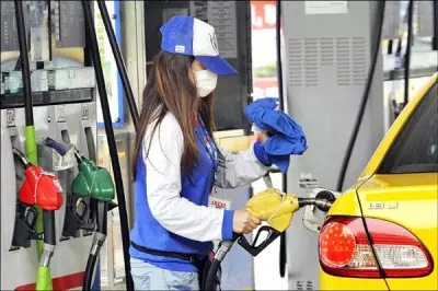 加油時不要再跟員工說「95加滿」了!工讀生私下爆料「這樣加」才能省下千元大鈔!
