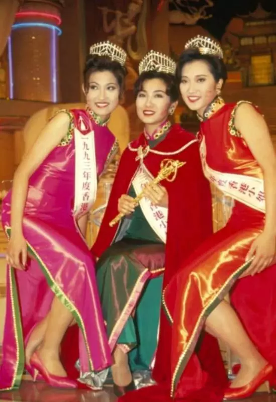 不老男神娶了最丑港姐,結婚十年零緋聞,10歲女兒顏值喜人