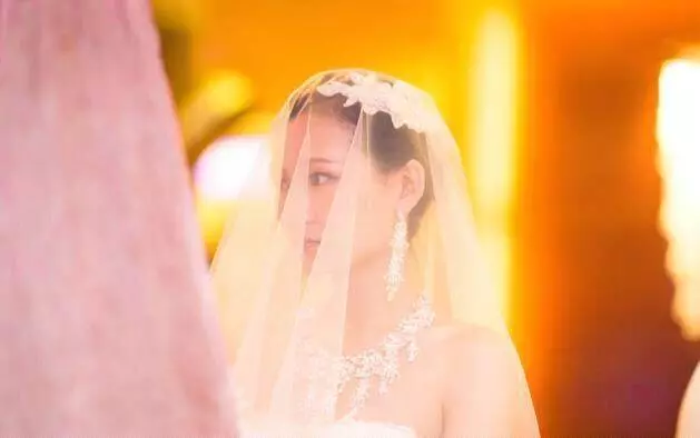 房子被拆老人出城投靠小兒子卻被趕,大兒子雖已不在世他仍找大媳婦,「媳婦的態度」讓他哭了