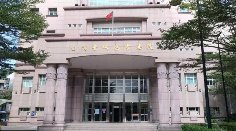 男子「拒絕扶養」重病母!法庭上自爆「悲慘童年」,悔不當初的生母沉默不語...法官准了!
