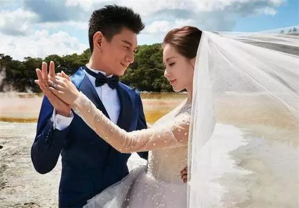 劉詩詩說上學時無人敢追,昔日畢業照流出,網友:是我我也不敢追!