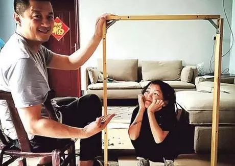 同是歌壇天後,王菲女兒和那英女兒,差距一目了然,輸的好慘!