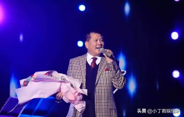 紅過周潤發,周星馳是他的伴郎,62歲的萬梓良晚年成這樣