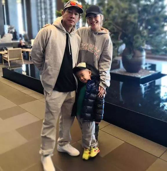 陳小春「13000元賣掉弟弟」求下一頓溫飽 成名後偶爾穿梭人群:我想找到他!