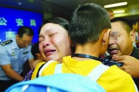 女子街上竟遇到被拐三年的兒子,卻狠心轉身離開,十天後被贊「最偉大的媽媽」!