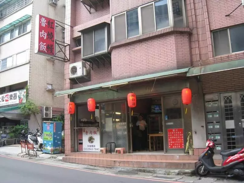 行善9年!阿興滷肉飯「過年免費送待用餐」助弱勢 老闆哽咽曝「我也是餓過來的」辛酸故事惹哭人
