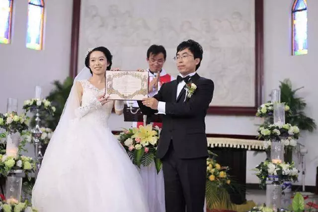 打車去離婚 計程車司機一直衝我咳嗽 回頭看老公 我說不離了 回家