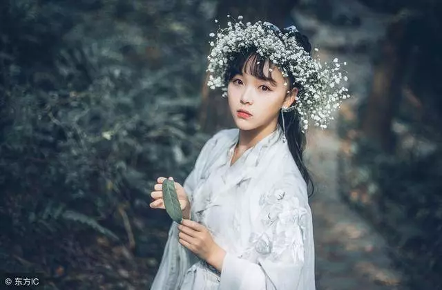 我剛生下雙胞胎兒子,老公高興的親了親雙兒子,轉身和我提出離婚