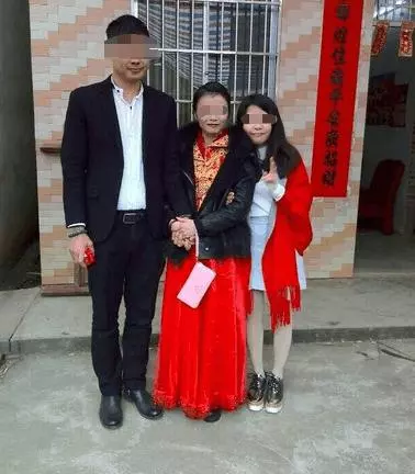 帶五歲女兒改嫁,婚禮上前夫拿手機給我看,看後我當場帶女兒逃婚