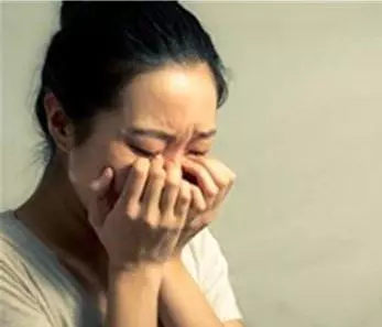 小叔子與弟媳來家裡借住,就因為我多看了一眼竟變得無家可歸