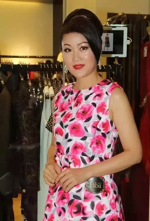 還記得她嗎?她曾是被TVB力捧的古典美人,婚後被曝出軌,如今面部僵硬變網紅?