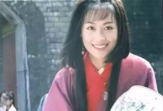 還記得她嗎?她曾是被TVB力捧的古典美人,婚後被曝出軌,如今面部僵硬變網紅?