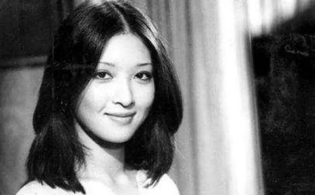 因便秘離婚,被前夫侮辱半輩子,患上抑鬱症,如今64歲堅持不婚!