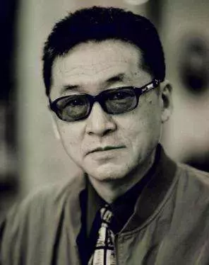因便秘離婚,被前夫侮辱半輩子,患上抑鬱症,如今64歲堅持不婚!