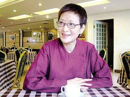 因便秘離婚,被前夫侮辱半輩子,患上抑鬱症,如今64歲堅持不婚!