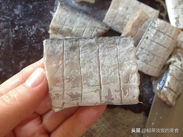 帶魚蒸好後,再多加這一步,更香更好吃,上桌不一會功夫就吃光