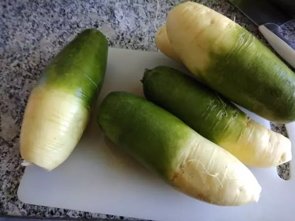 腌蘿蔔,萬萬別用白糖和米醋了,加這,蘿蔔脆爽可口,放半年不壞
