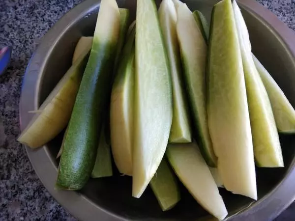 腌蘿蔔,萬萬別用白糖和米醋了,加這,蘿蔔脆爽可口,放半年不壞