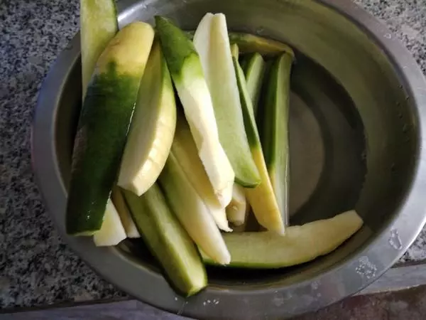 腌蘿蔔,萬萬別用白糖和米醋了,加這,蘿蔔脆爽可口,放半年不壞