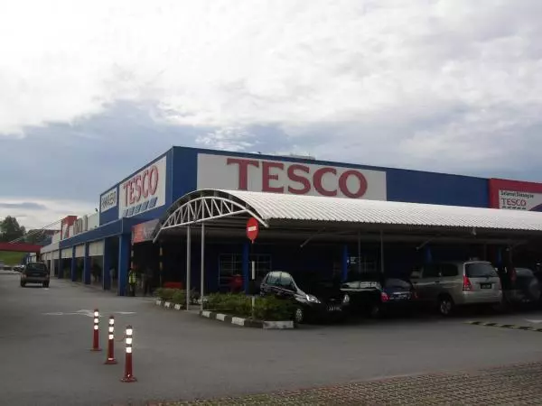 在霸級市場TESCO使用Touch n Go eWallet來付款,就免費附送給你4罐飲料!