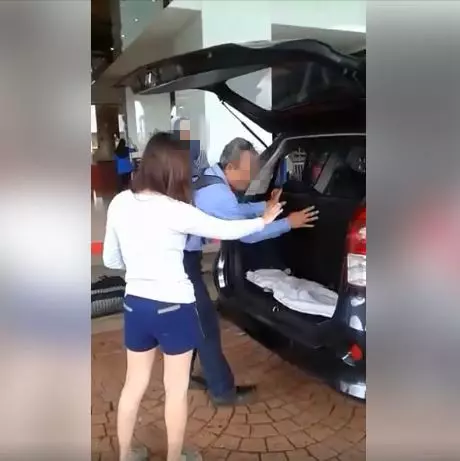 網友批評Grab司機的穿著,「Grab可以載6人」,女司機的反應領網友讚賞!