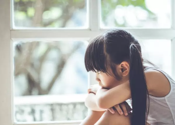 10歲姊姊獨自一個人照顧弟弟們...有人想領養弟弟,姊姊「1句話」淚崩:懂事的孩子總讓人心疼