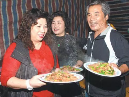 扛6000萬債!雷洪坦言「6個老婆全跑光」恢復單身,健康亮紅燈「只剩她陪伴」:當作我欠妳們的!