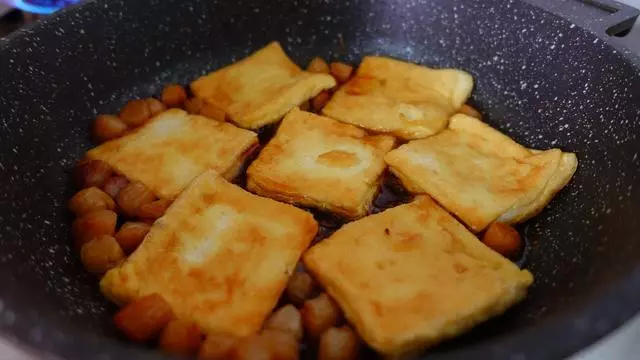 豆腐入味的簡單做法,醬汁都被吸進去了,特別下飯