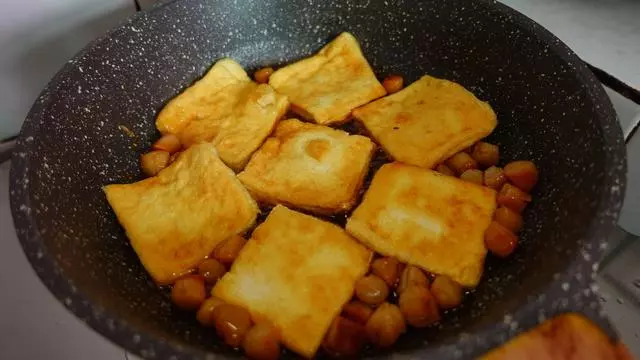 豆腐入味的簡單做法,醬汁都被吸進去了,特別下飯