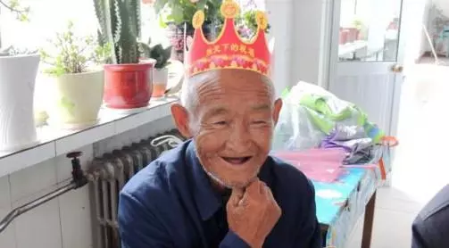 老人房間的怪味該如何處理?老保姆教的這4招,立刻不臭了