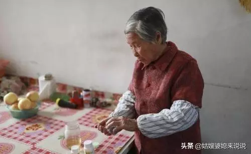 大嫂看不慣婆婆,我把婆婆接回家,沒想到婆婆卻給我們一個驚喜