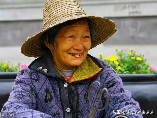 大嫂看不慣婆婆,我把婆婆接回家,沒想到婆婆卻給我們一個驚喜