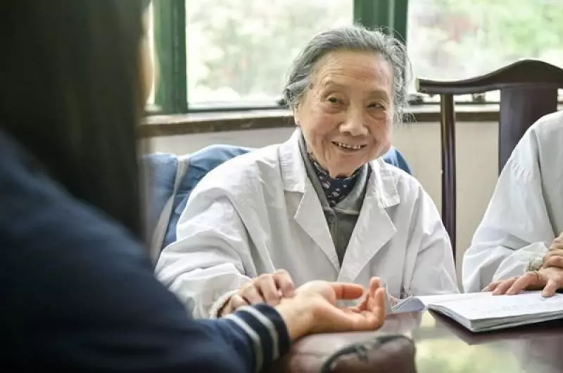 96歲婦科中醫坦言:這「2種食物」我從來不吃!從青年到老年,「這樣」做才是基本。