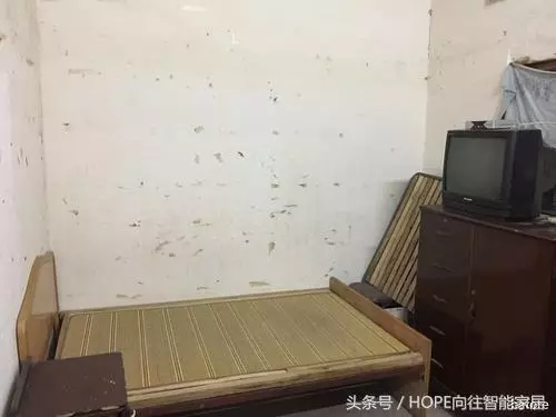 男子租「不到4坪」破爛房一個月後實在忍不了!他動手將它爆改成「複式小家」,房東樂到開花!