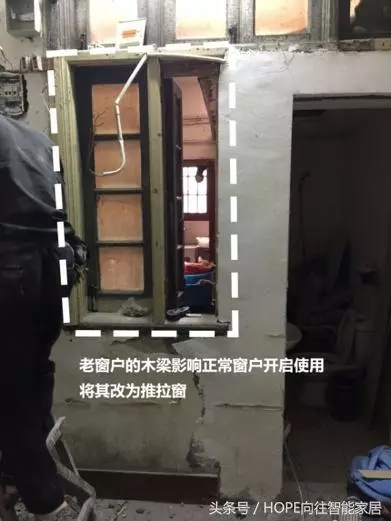 男子租「不到4坪」破爛房一個月後實在忍不了!他動手將它爆改成「複式小家」,房東樂到開花!